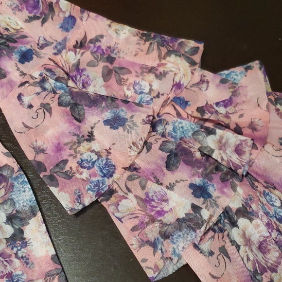 🌼New boutique floral sheer top - Picture 5 of 9